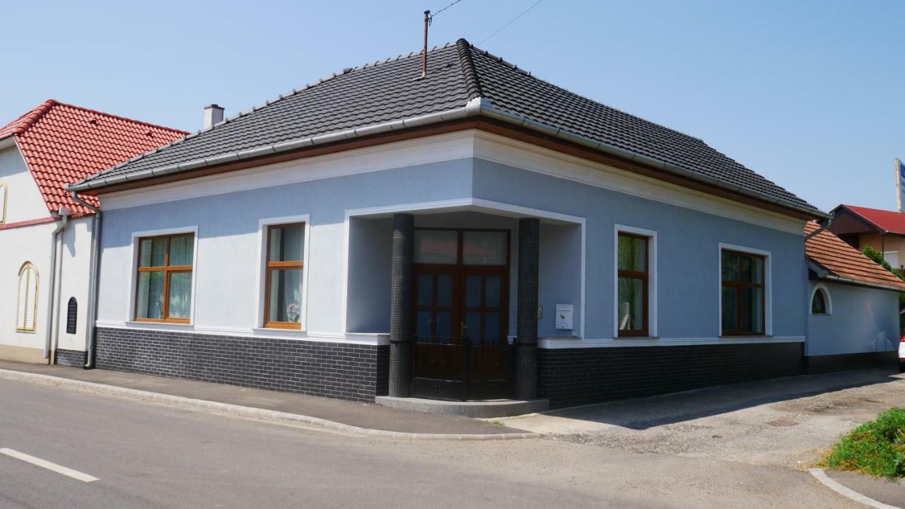 Idill Apartmanház B&B Tiszafüred Exterior foto